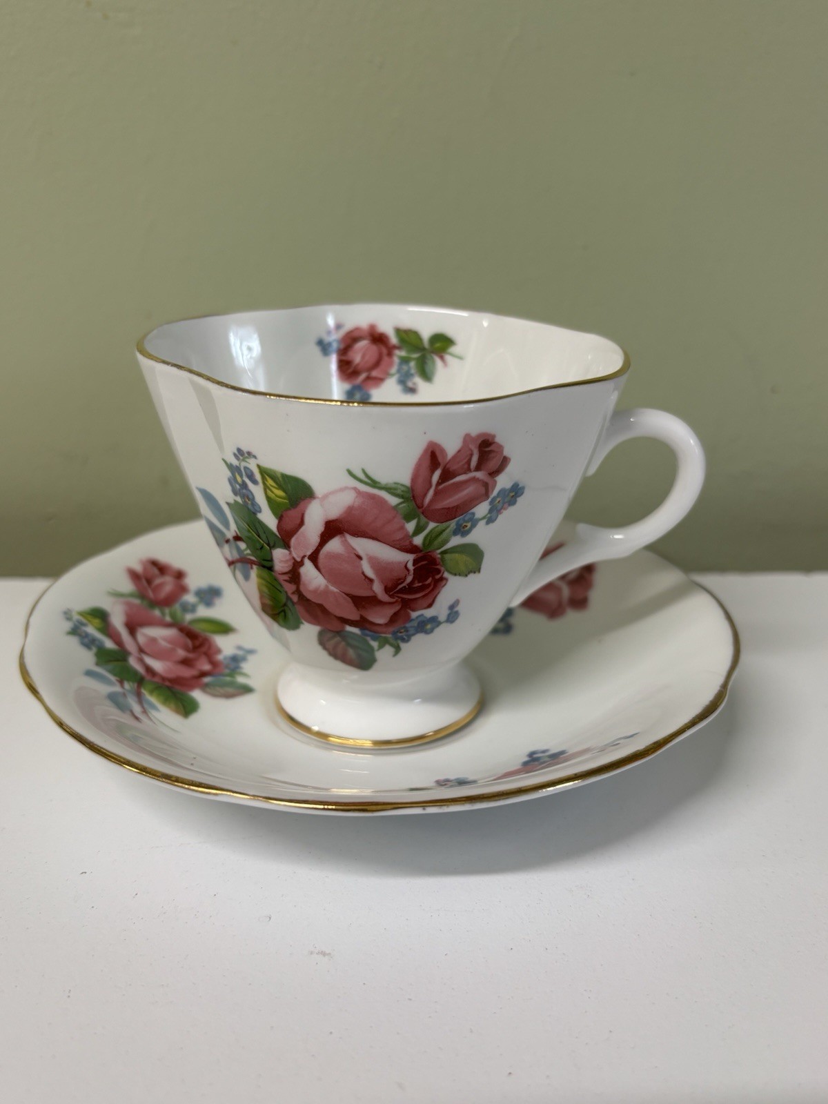 Royal Windsor Fine Bone China Vintage Teacup And Saucer Made In England