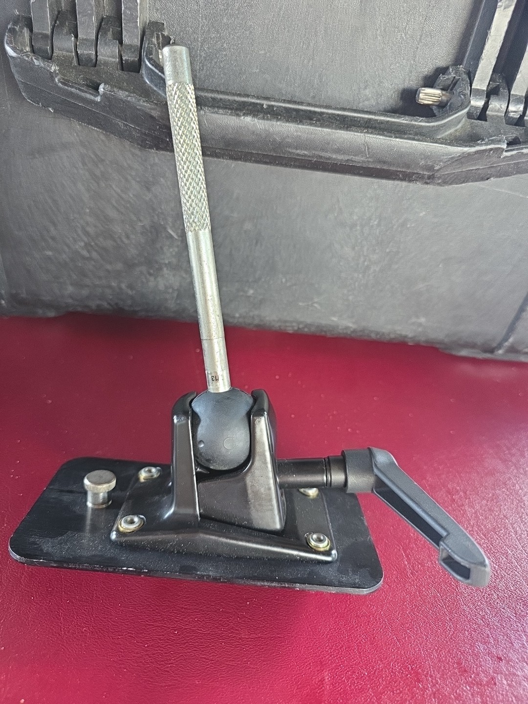 Kino Flo Mounting Plate with 3/8" Pin for Kino Flo 2' and 4' Light Fixtures