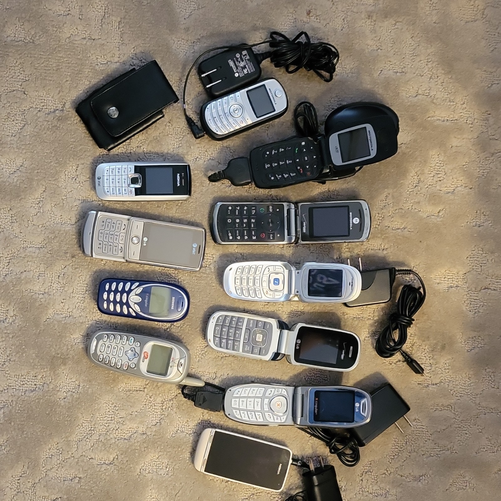 LG Nokia Motorola Samsung Mixed Lot Cell Phones & Accessories Assorted Models