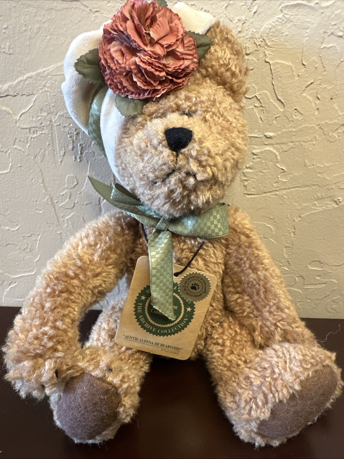 Adorable Boyds Bears Plush Auntie Aleena De Bearvoire With Pretty Hat 12”