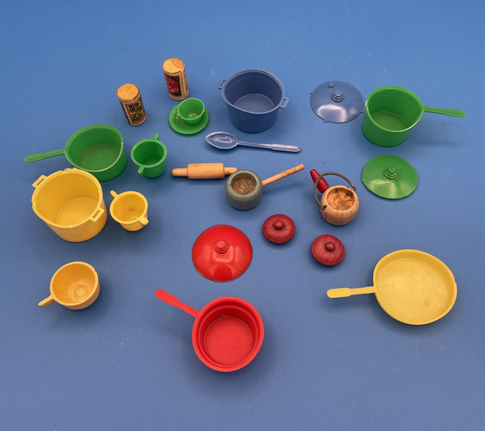 Vtg Dollhouse Mini Plastic and Wooden Pots Pans Canned Goods Rolling Pin 22 pcs