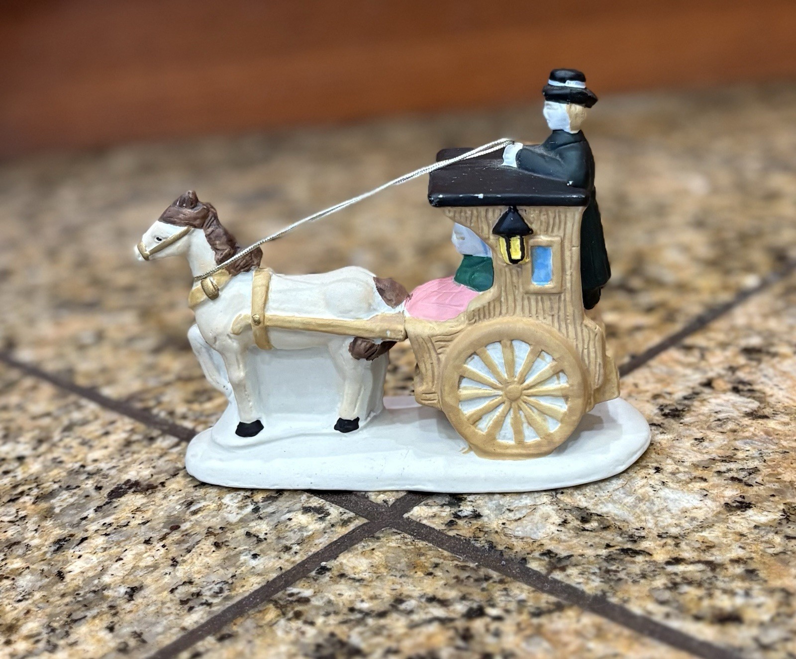 Pre Owned Vintage Nostalgic Horse Drawn Carriage Figurine