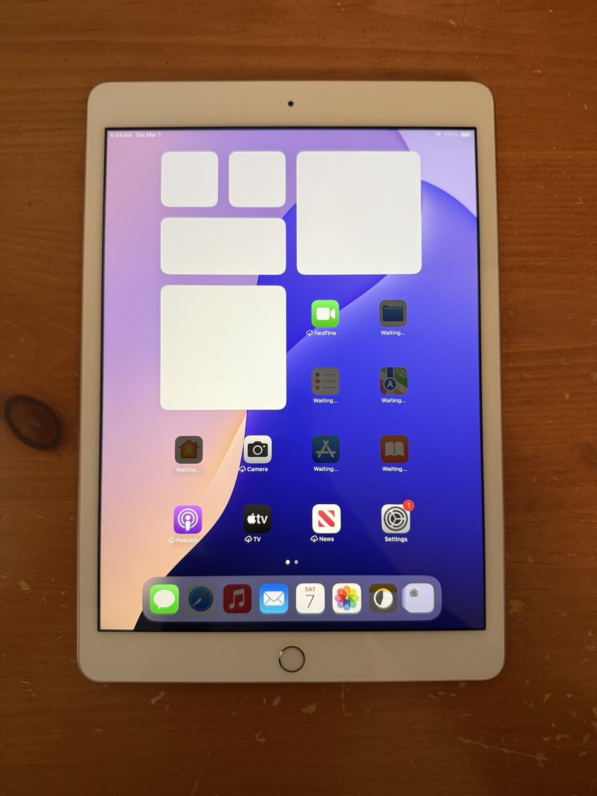 Apple iPad (8th Generation) - 128GB -  Gold MYLF2LL/A