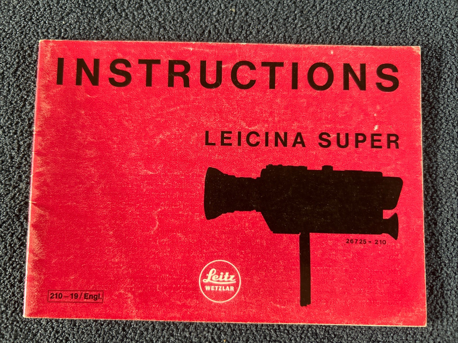 Instruction book for Leitz Leicina SUPER 8 movie camera. In English / 31 pages.