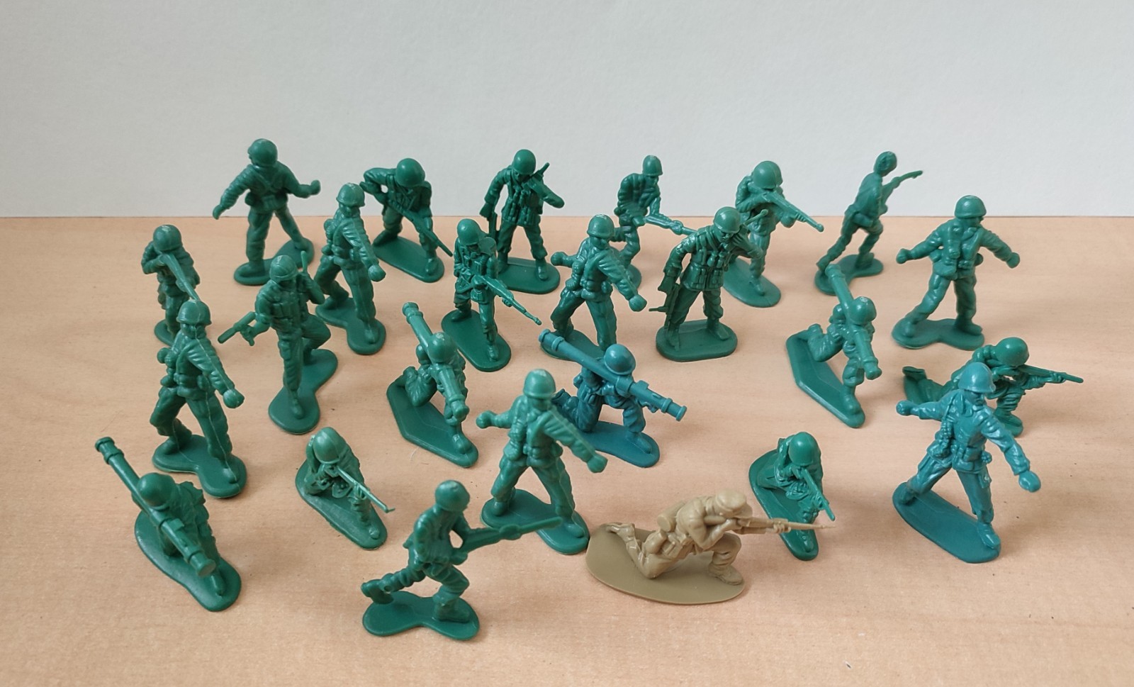 25 Toy Soldiers Infantry WW2