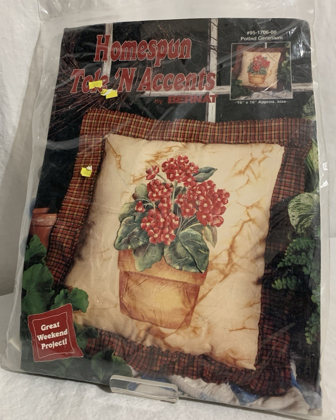 VTG Bernat Homespun Tole N Accents Potted Geranium Pillow Kit 1994 16"x16"