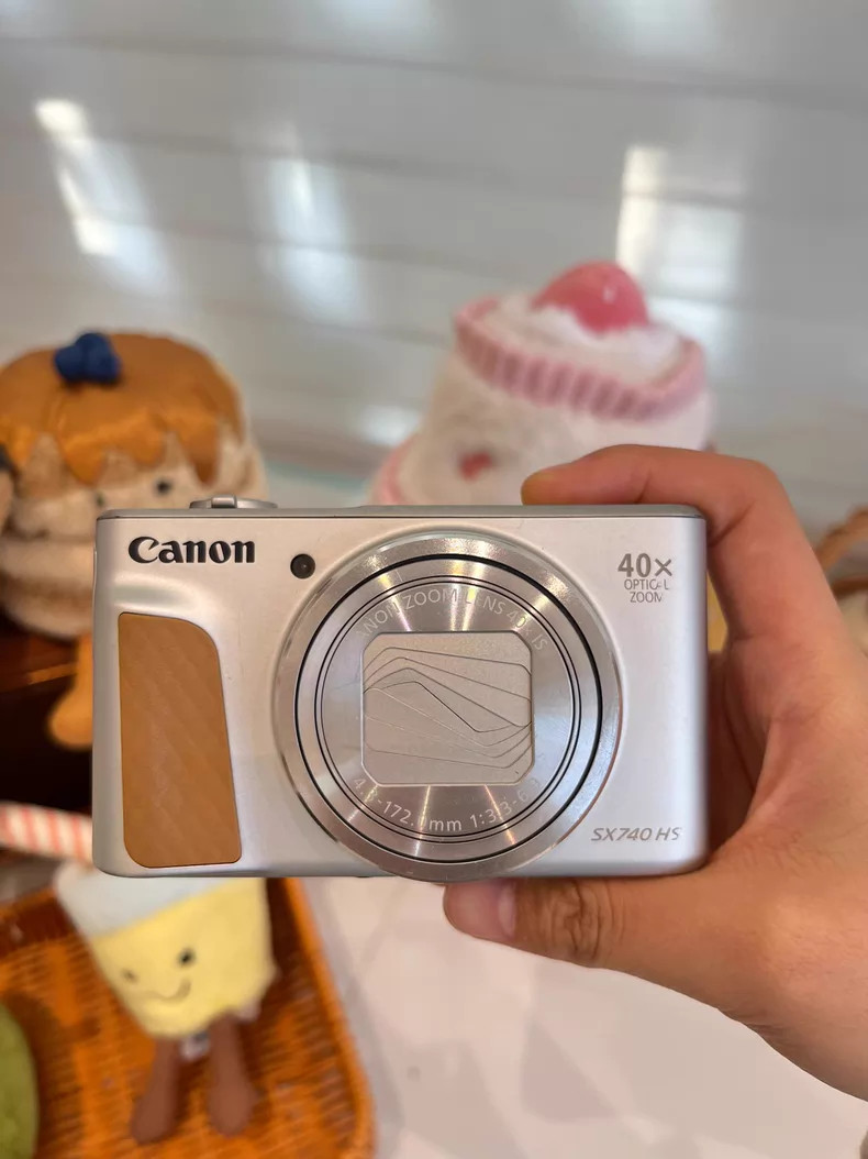 Canon PowerShot SX740 HS 4K Point & Shoot Digital Compact Camera 20.3MP SILVER