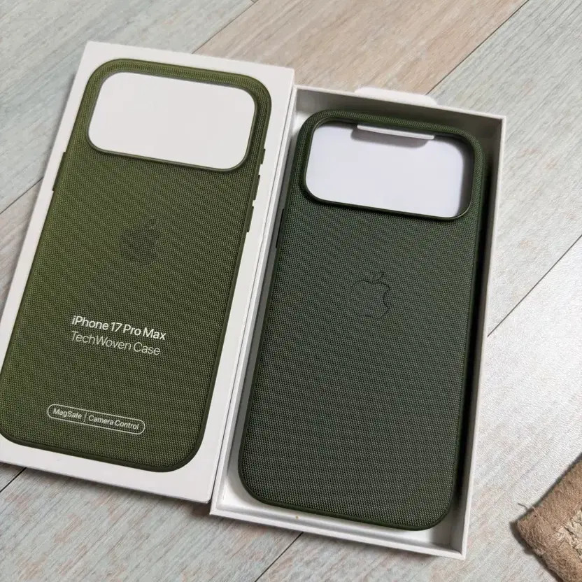 iPhone 17 Pro Max Techwoven Case, New, Dark Green