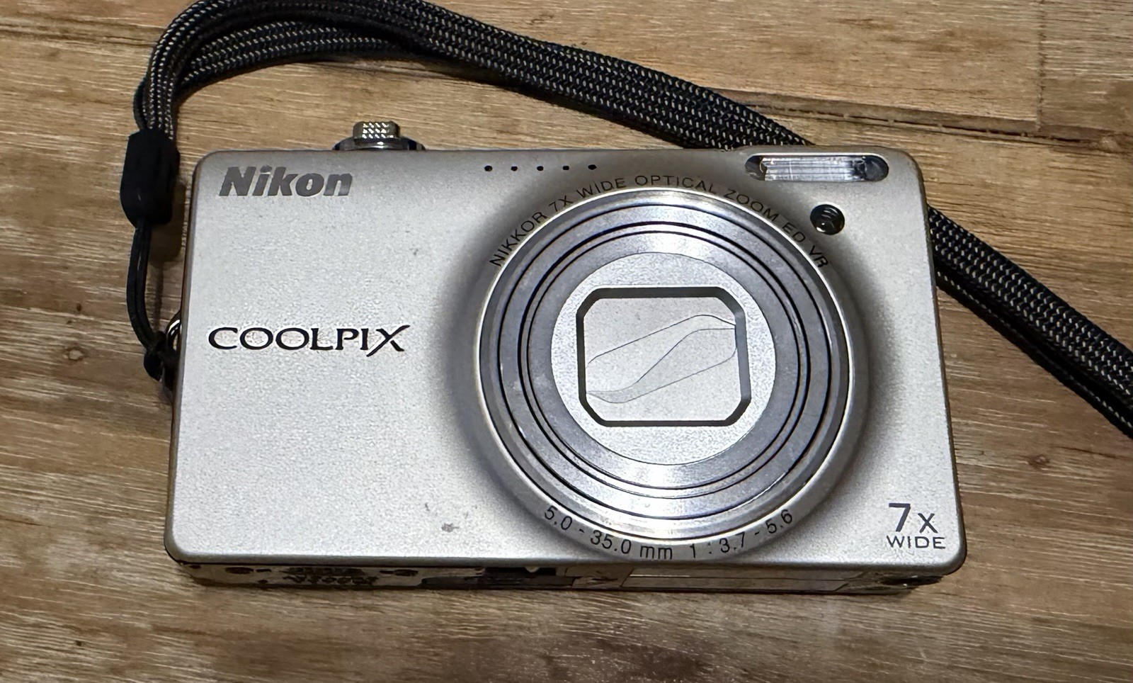 Nikon CoolPix S6000 14.2MP Digital Camera  W/Box & Accessories- Not Working