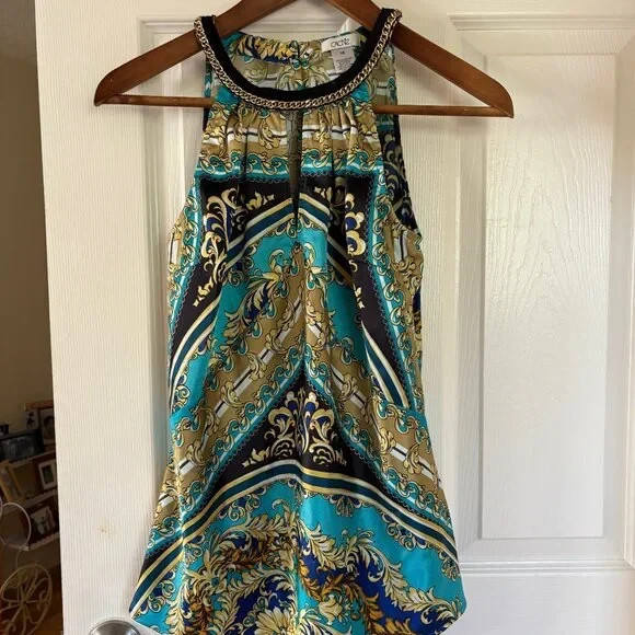 Women Cache Halter Top