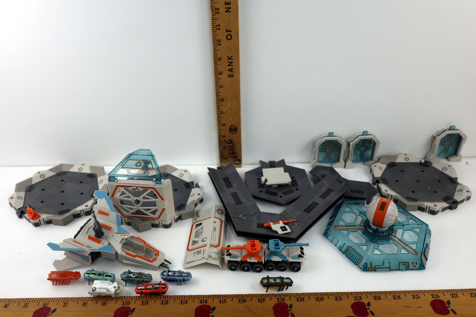 HEXBUG Nano Space Bugs Cosmic Command  Station Parts Lot w/Bugs