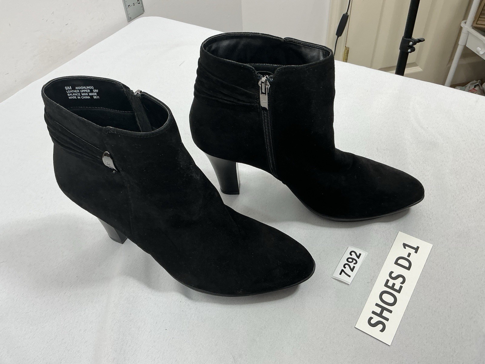 Womans New Anne Klein Ashlingg Ankle Boots 9 M Black Side Zip