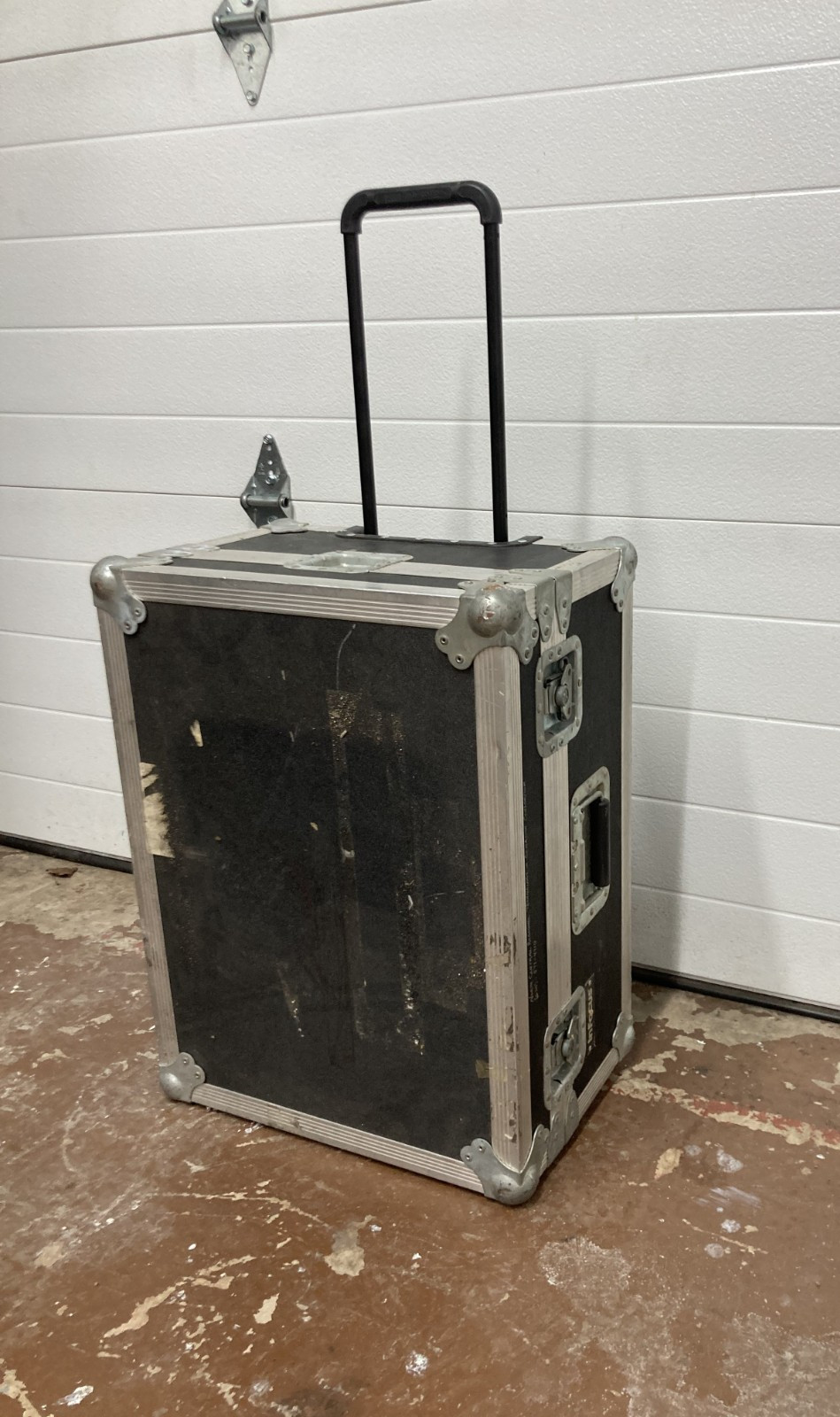 InFocus Large Black Durable Flight & Road Style Trunk Case w/ Wheels & Retractab