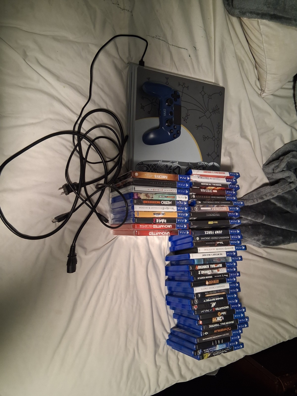 PlayStation 4 pro god of war edition Console with Controller, Cables, 42 games