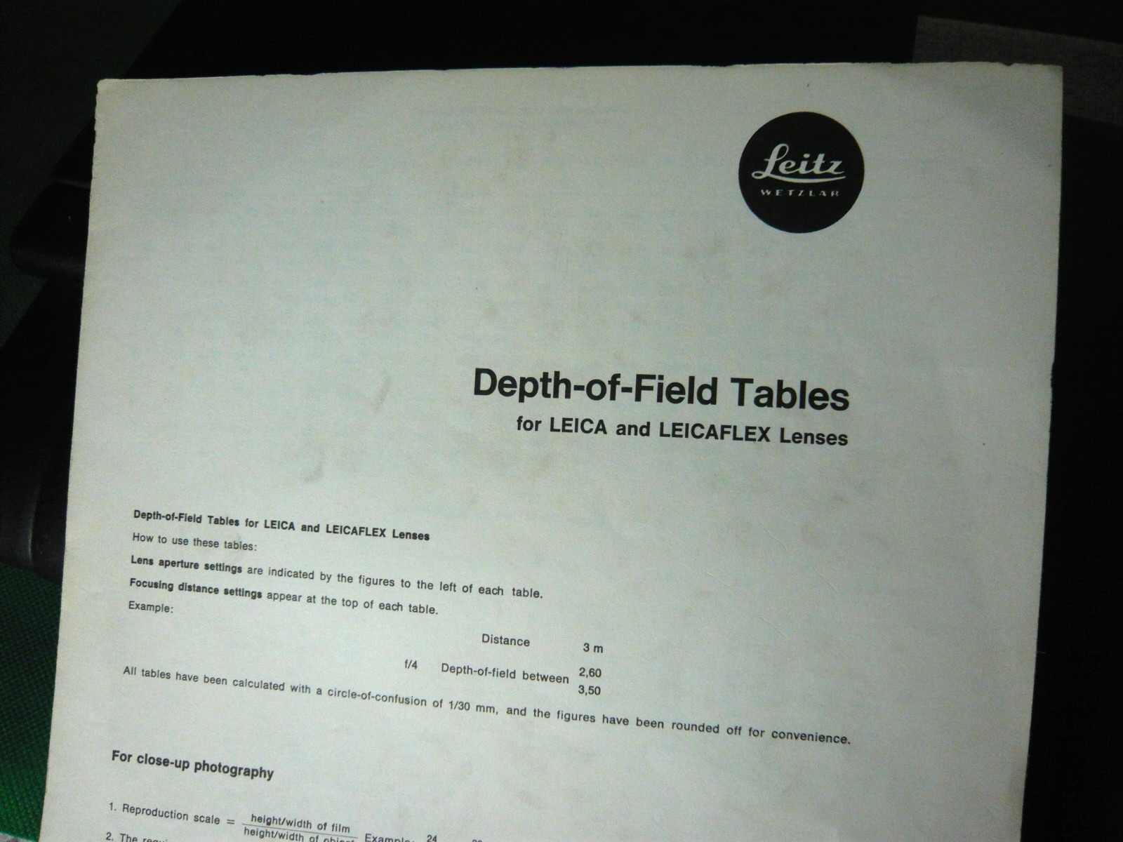 Depth of Field Tables for Leica and Leicaflex lenses USA print.