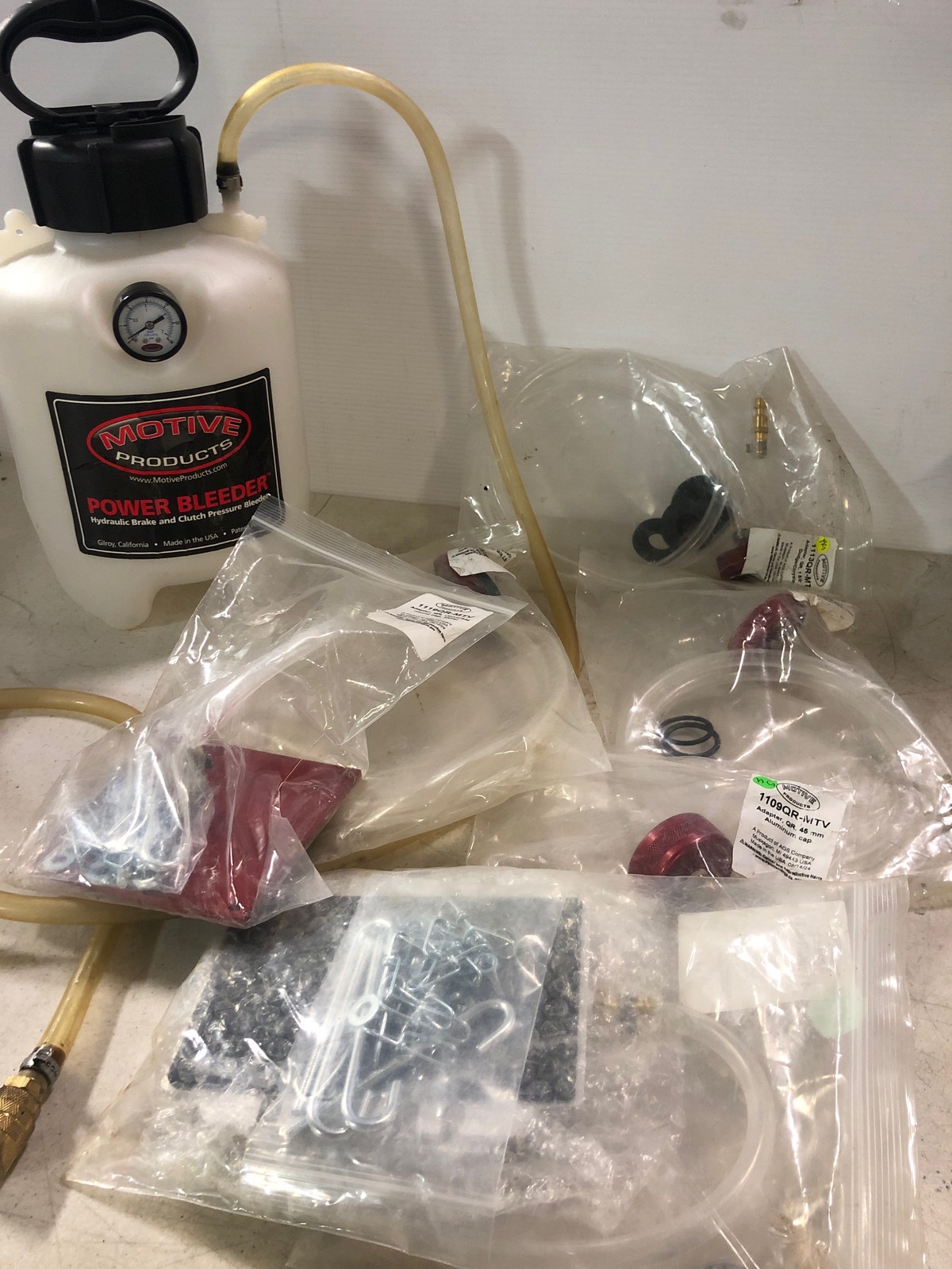 Motive 0109 Black European Power Bleeder 2-Qt Tank with Hose & Adapter