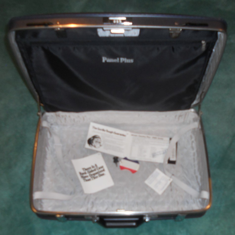 Vintage American  Tourister Hard Shell Suitcase Cross Country Plus 2600 & KEYS