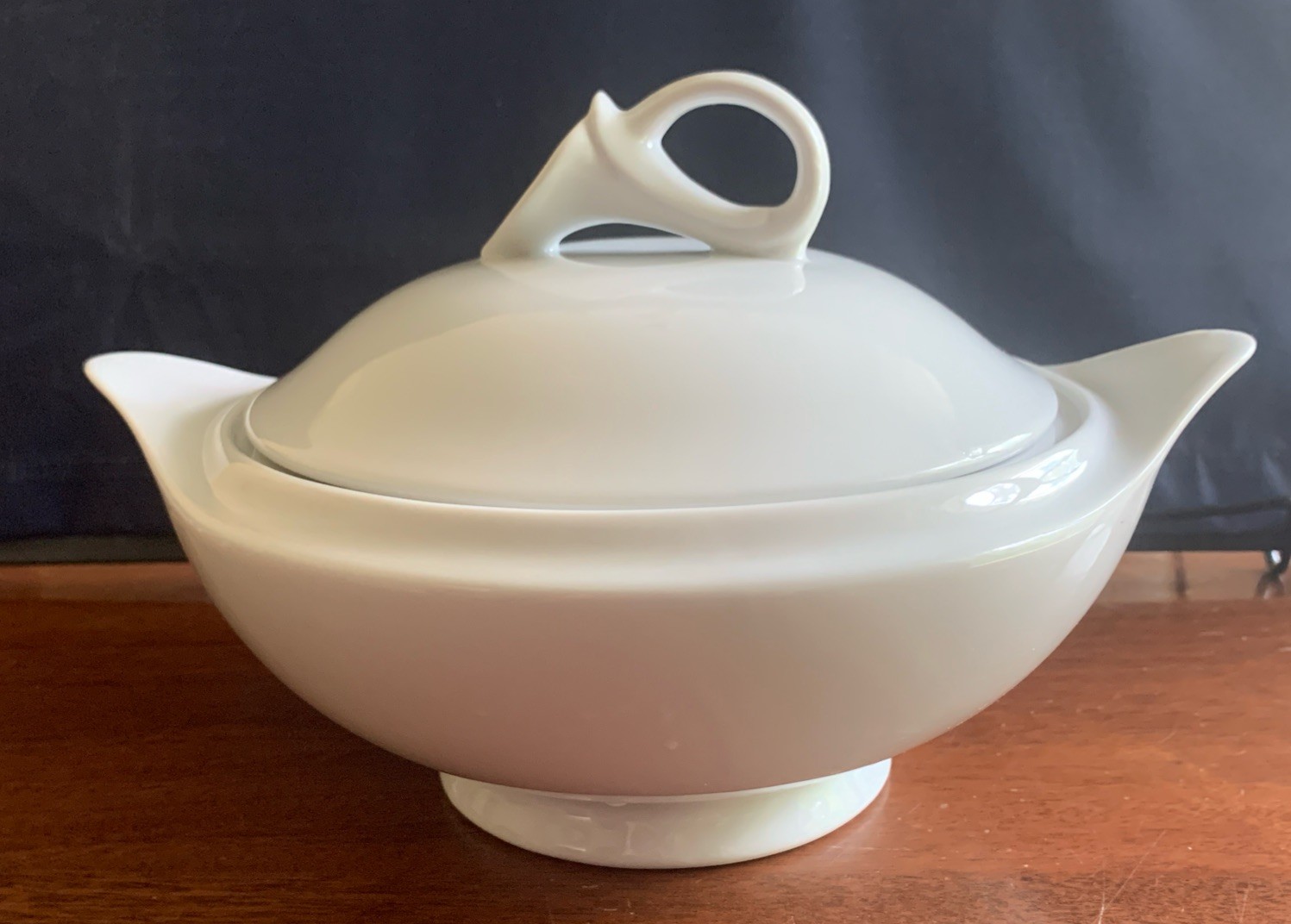 Mikasa CLASSIC FLAIR WHITE K1991 ~ 1.5QT Covered Casserole Serving Bowl