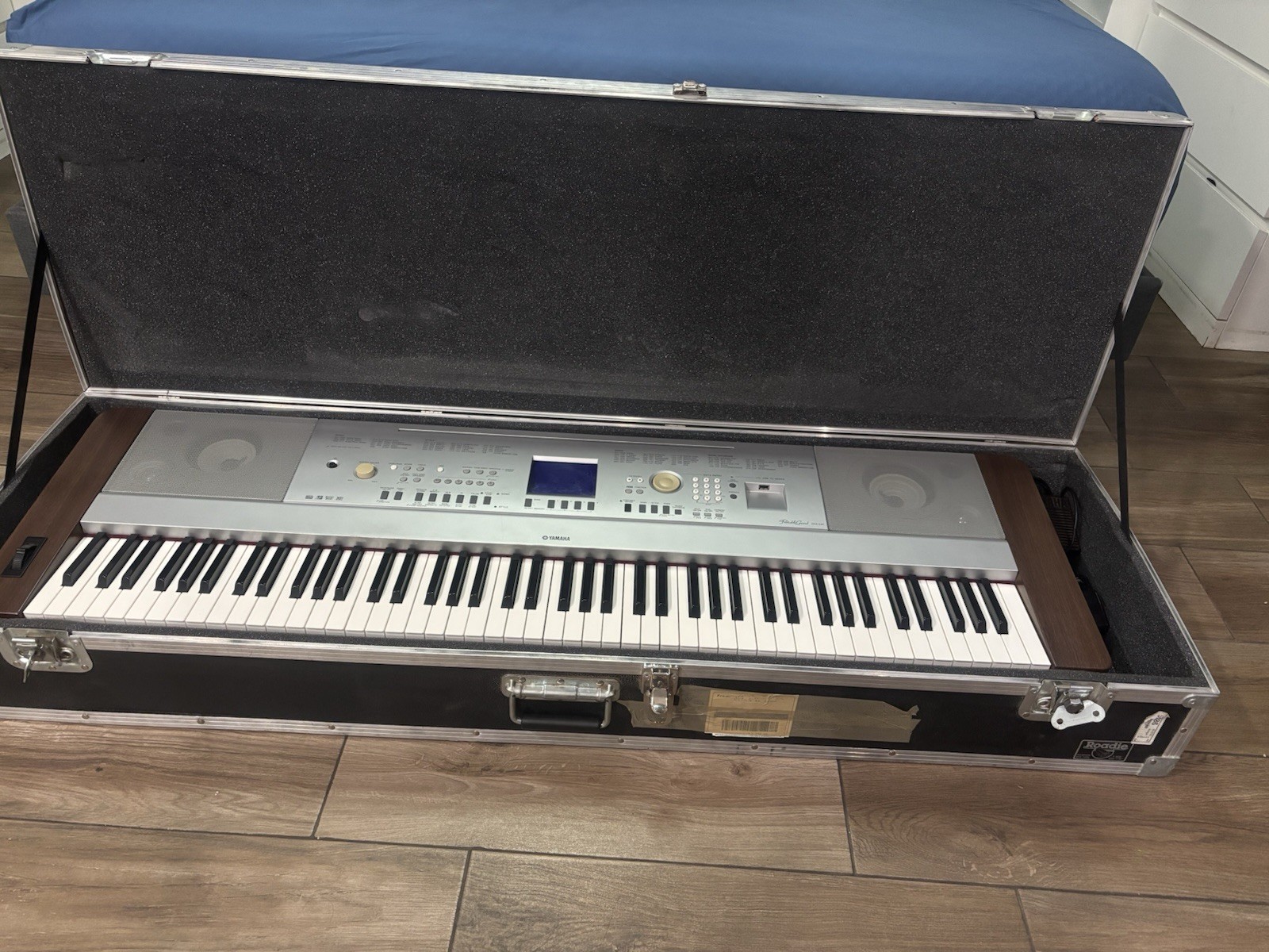 Yamaha DGX-640 88-Key Portable Grand Electronic Keyboard w/ Hard Case, FC5 Pedal