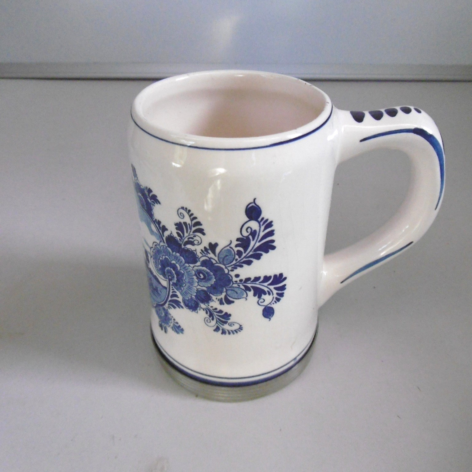 delft holland earthenware mug tin circle base