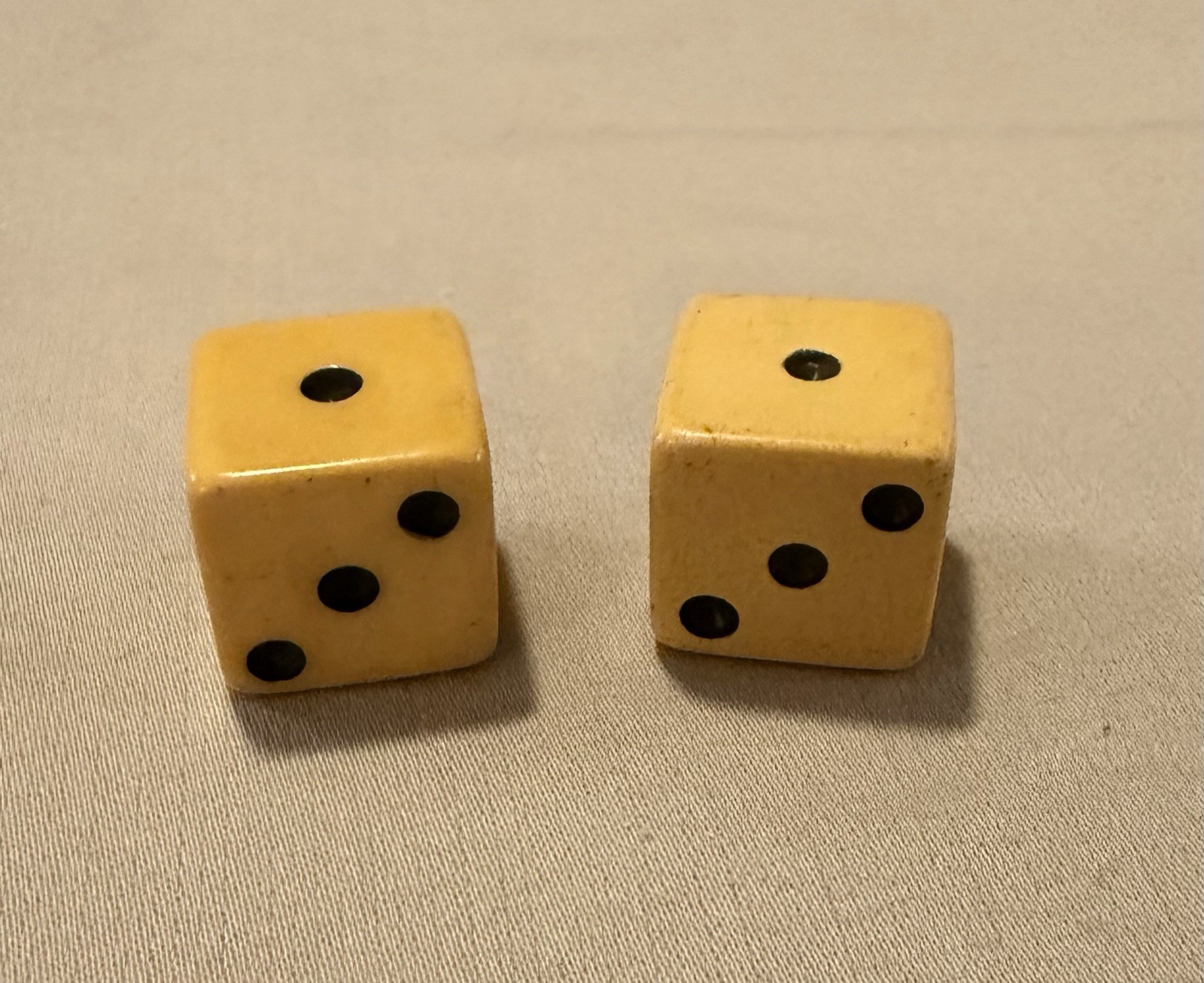Vintage Bakelite Butterscotch Pair of Dice