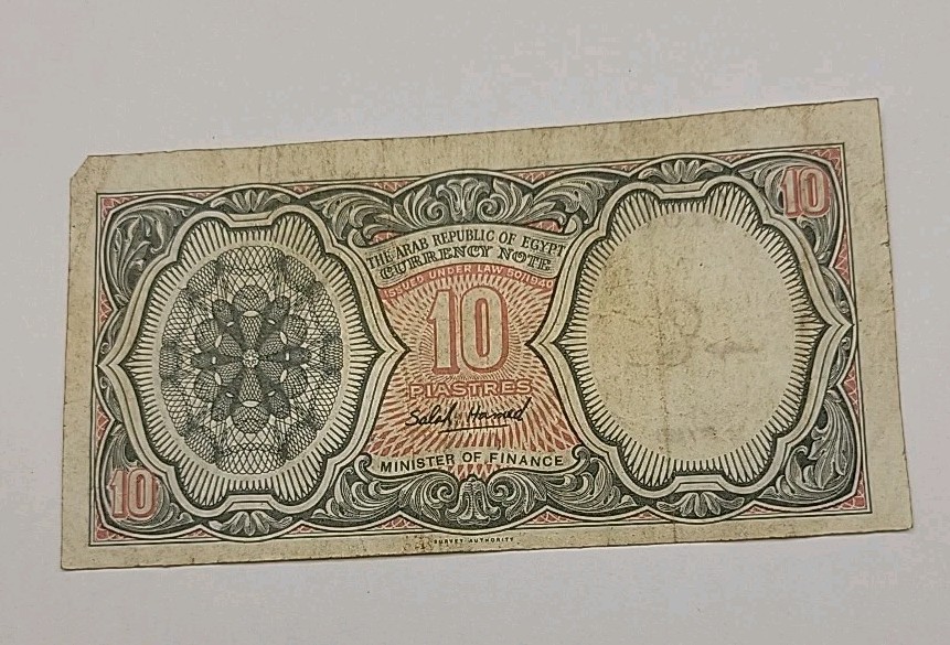 C. 1982 - 1986 The Arab Republic of Egypt 10 Piastres Currency Note No. 918172