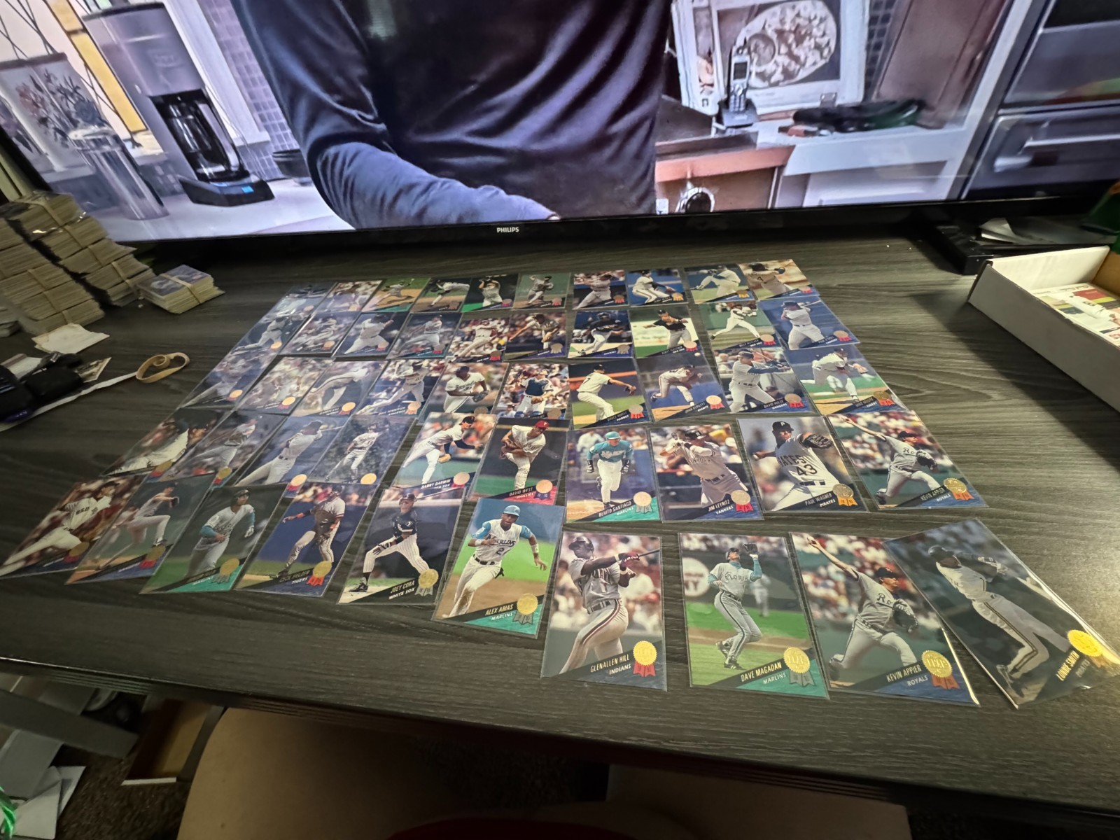 Lot of Vintage Baseball Cards(395)