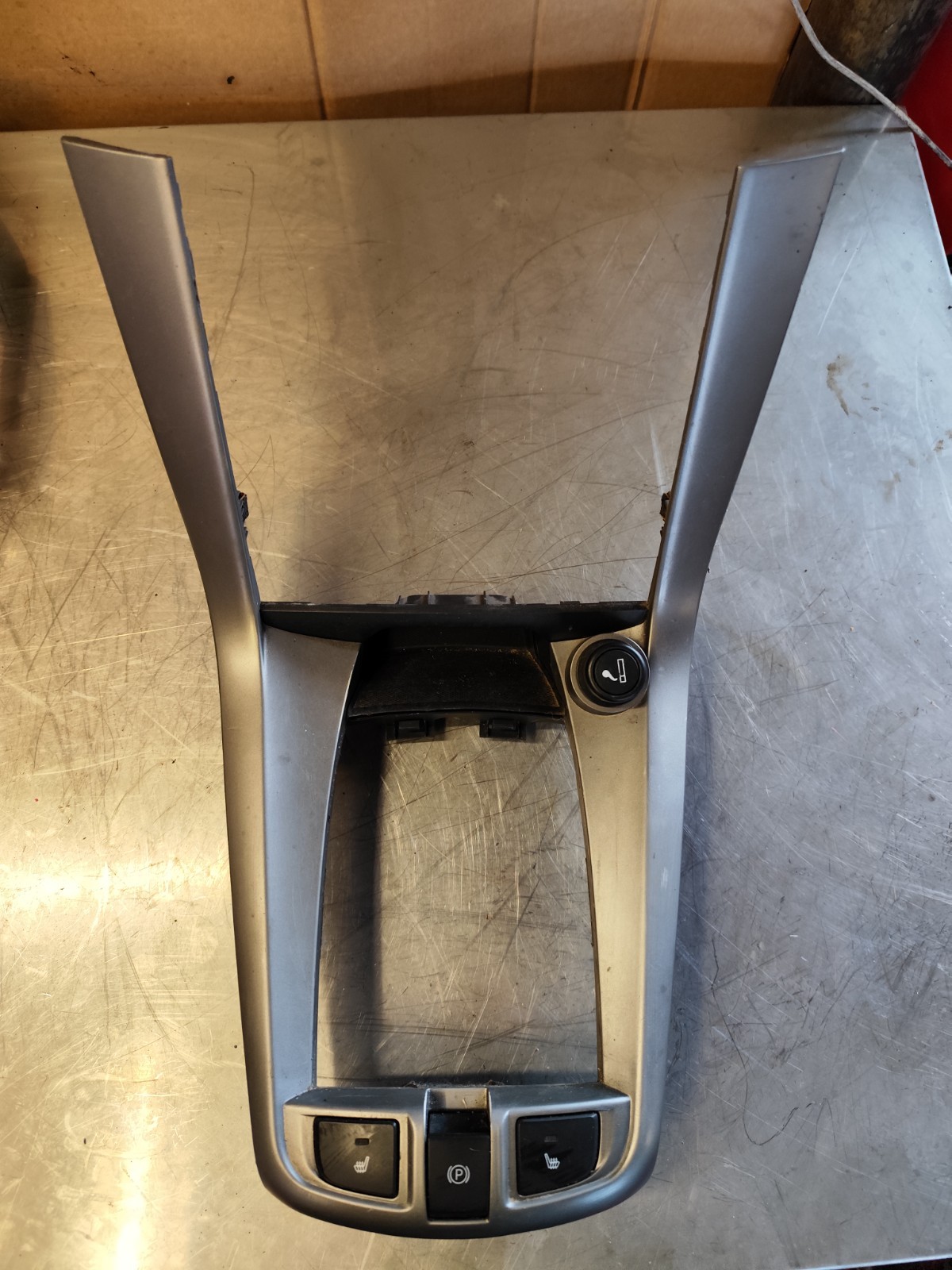 CHEVROLET CAPTIVA PHASE 2 2.2 VCDI 184HP GEAR LEVER INSERT 22751722