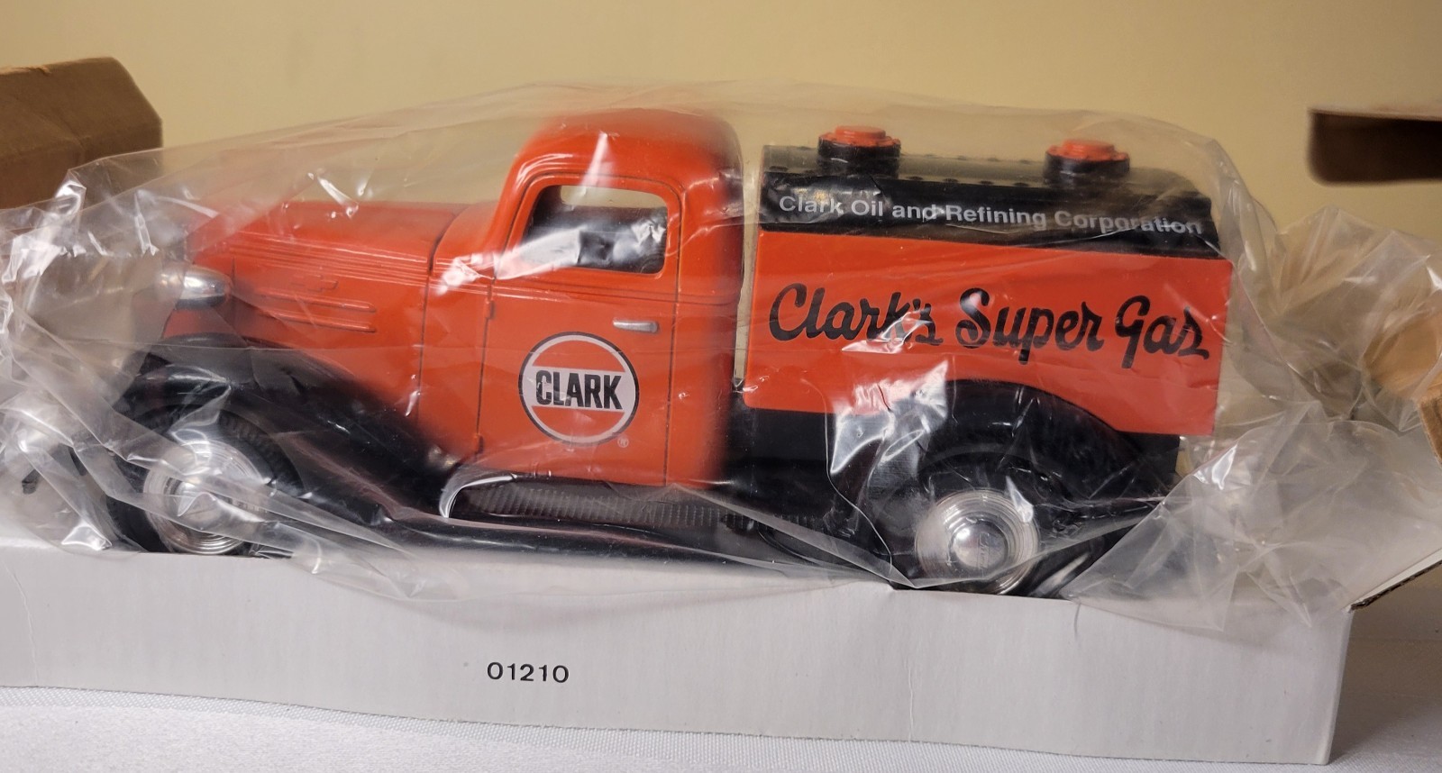 VTG 1937 Chevy Tanker Clarks Super Gas Lockable Die Cast Vehicle Bank 1:25 Scale
