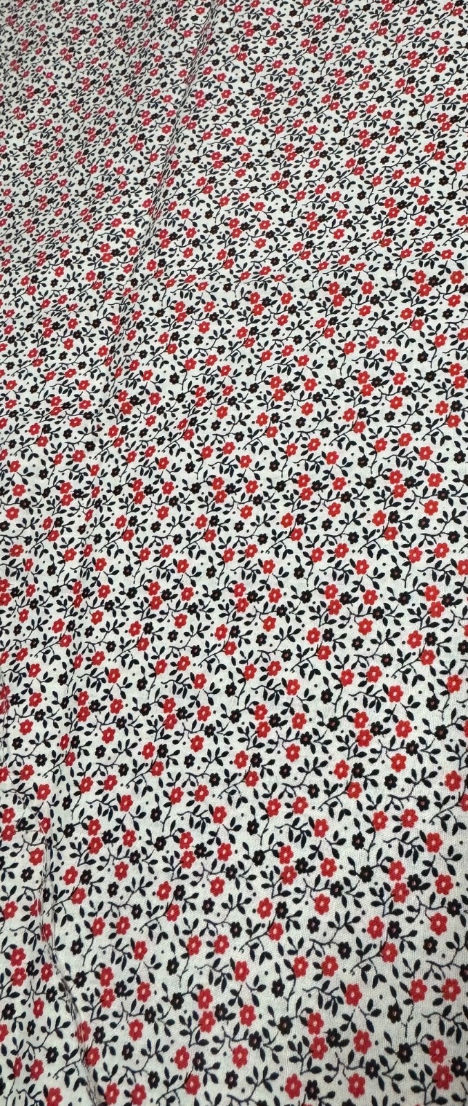 Red and Black Calico Dainty  Fabric 1 Yard 100% Cotton Free Shipping. SB1