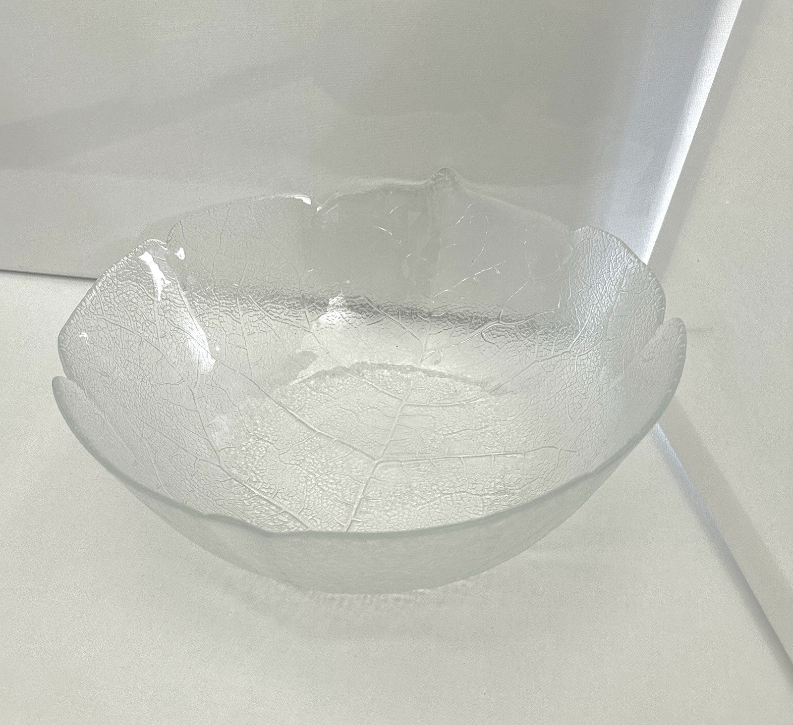 Arcoroc France Aspen Leaf 10.5” Clear Glass Serving Bowl Textured Salad Bowl