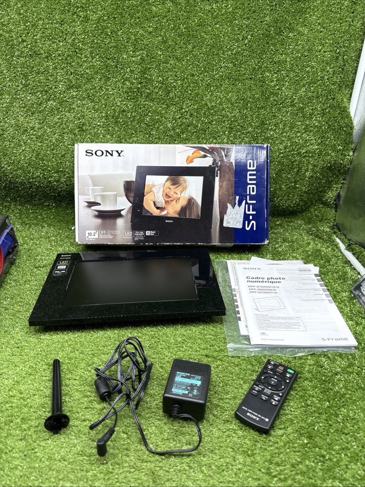 Sony DPF-D1010 10.2" Digital Picture Frame.    s3