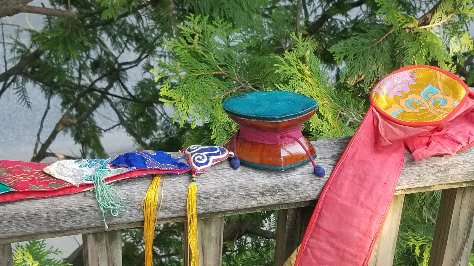 VINTAGE ASIAN WOODEN HAND HELD MUSICAL DRUM IN SILK EMROIDERED CASE