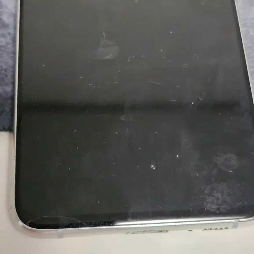Samsung Galaxy A90 5G Smartphone with Minor Damage