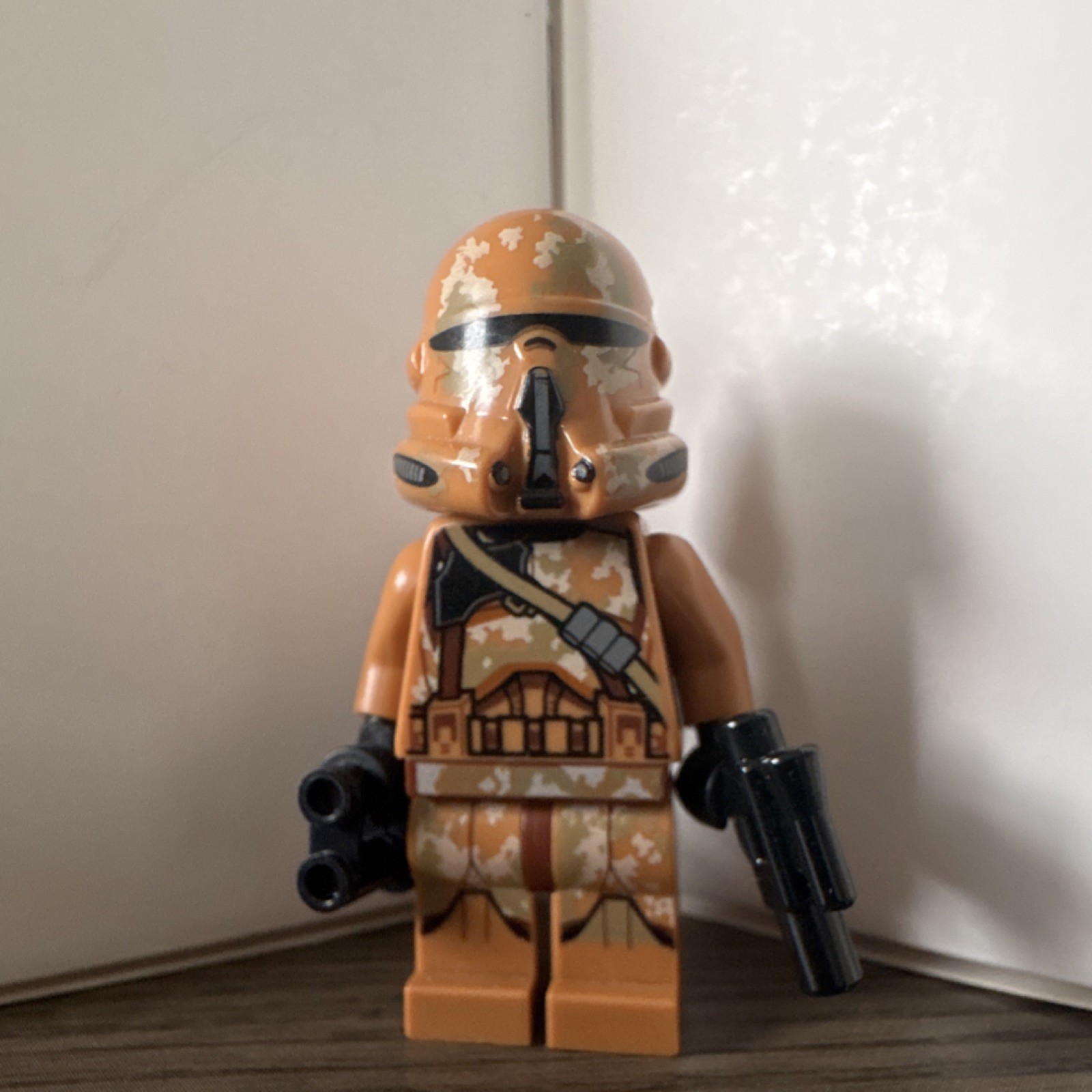 LEGO Star Wars Geonosis Airborne Clone Trooper Minifigure with Blaster