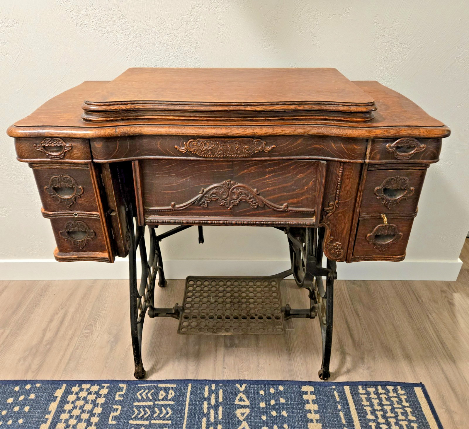 Antique Vintage White Family Rotary Sewing Machine Cabinet
