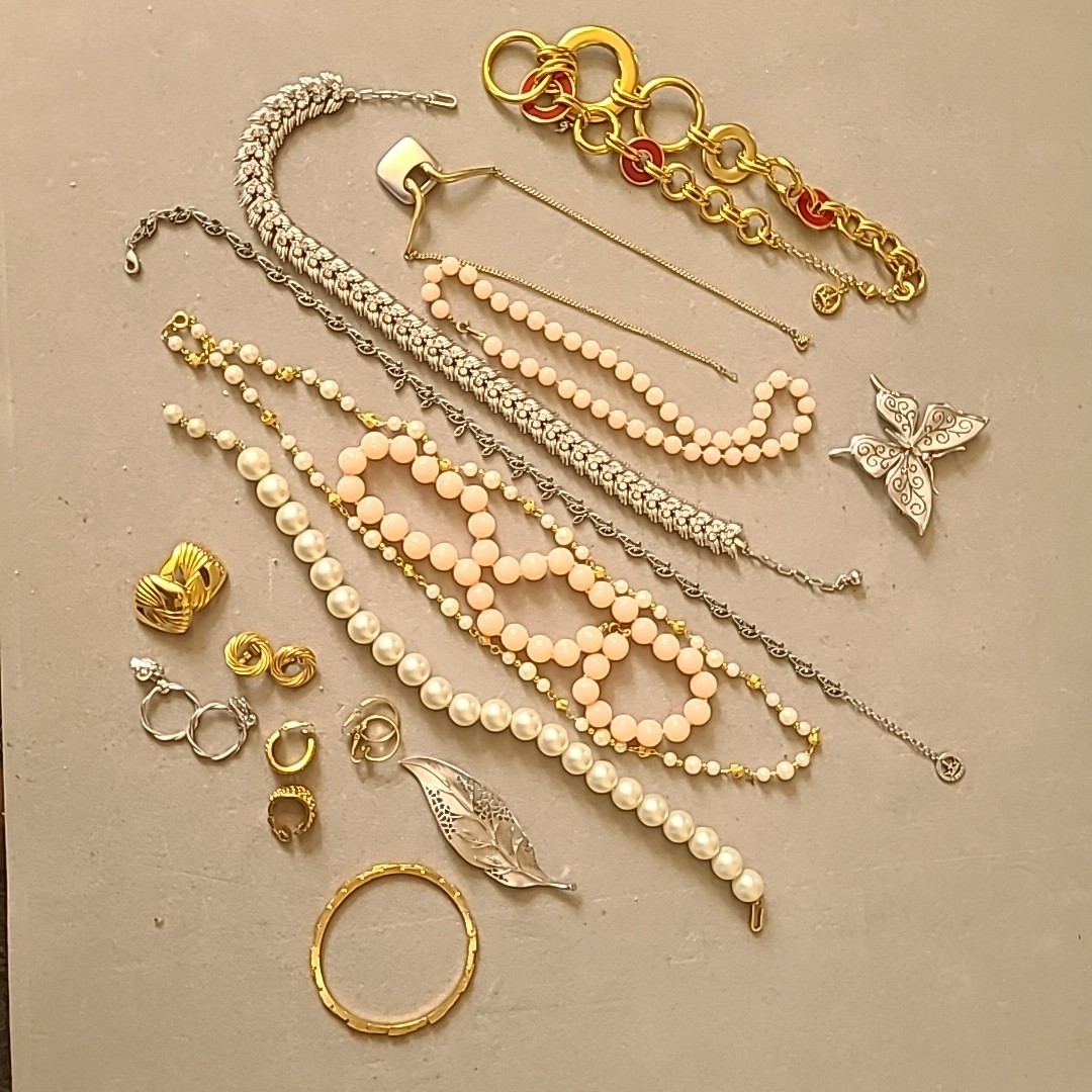 Vintage Trifari And Crown Trifari Lot Necklaces Earings  Brooches Bracelet