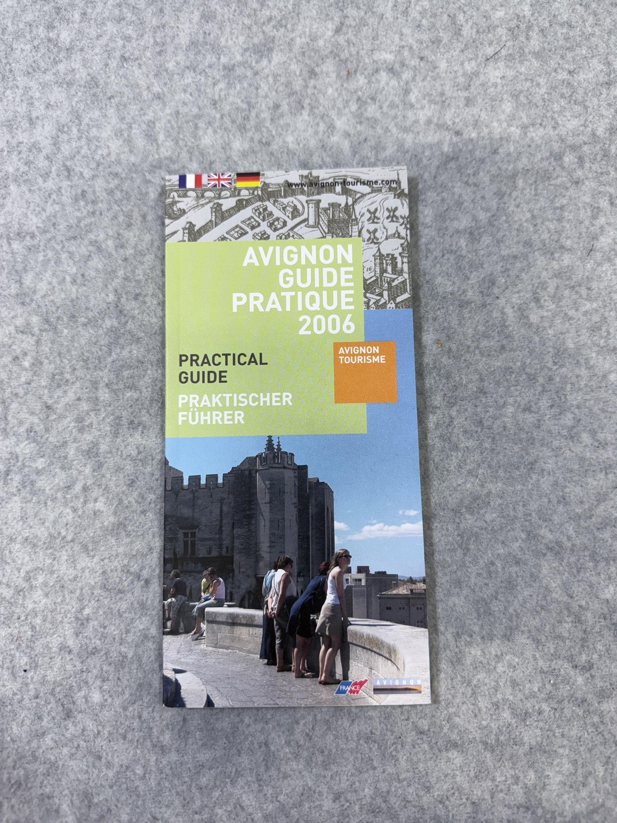 Avignon Guide Pratique 2006 Practical Tourist City Guide Book French English