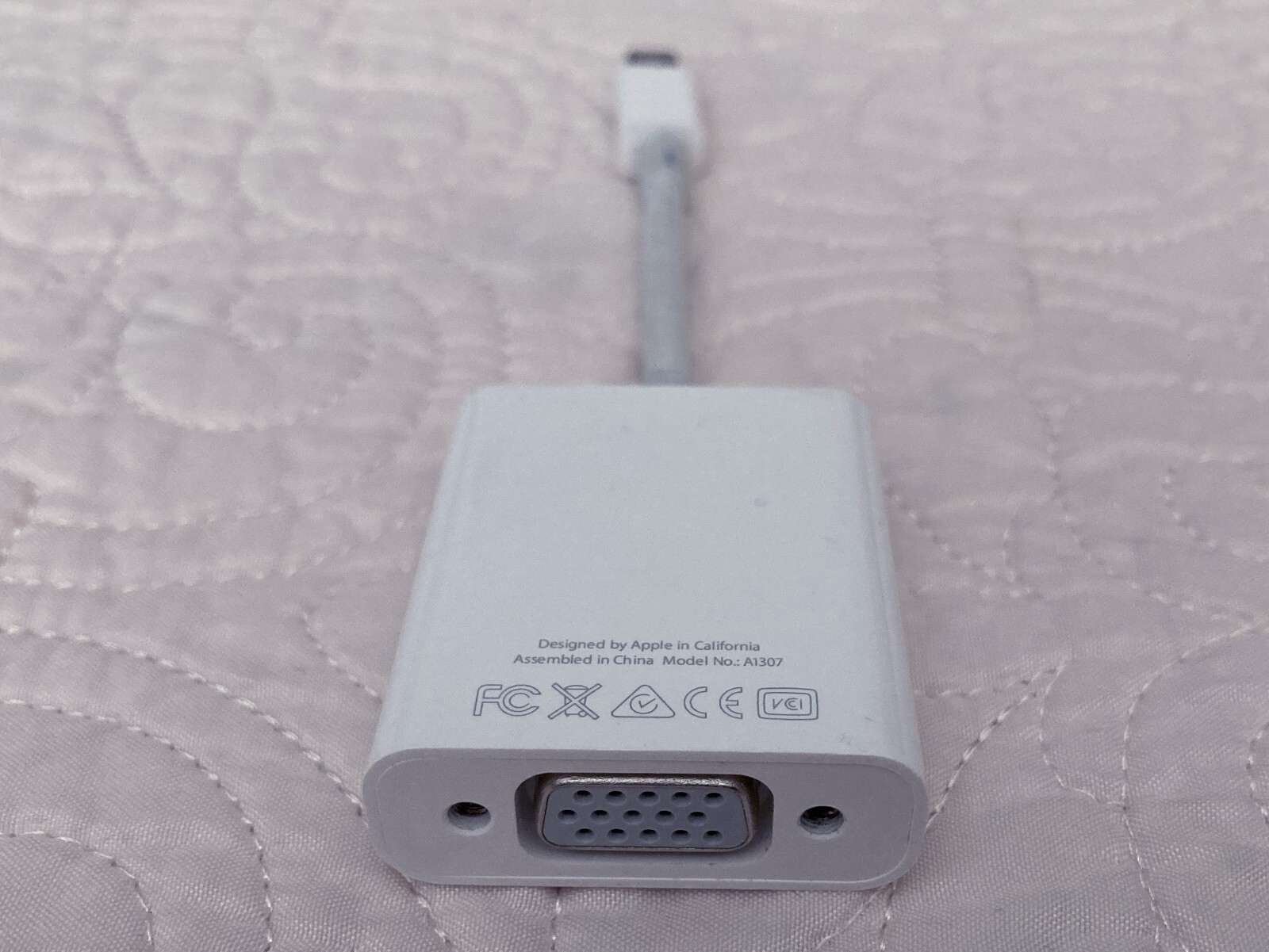 GENUINE APPLE Mini DisplayPort to VGA Adapter MiniDisplay Port MB572Z/B A1307