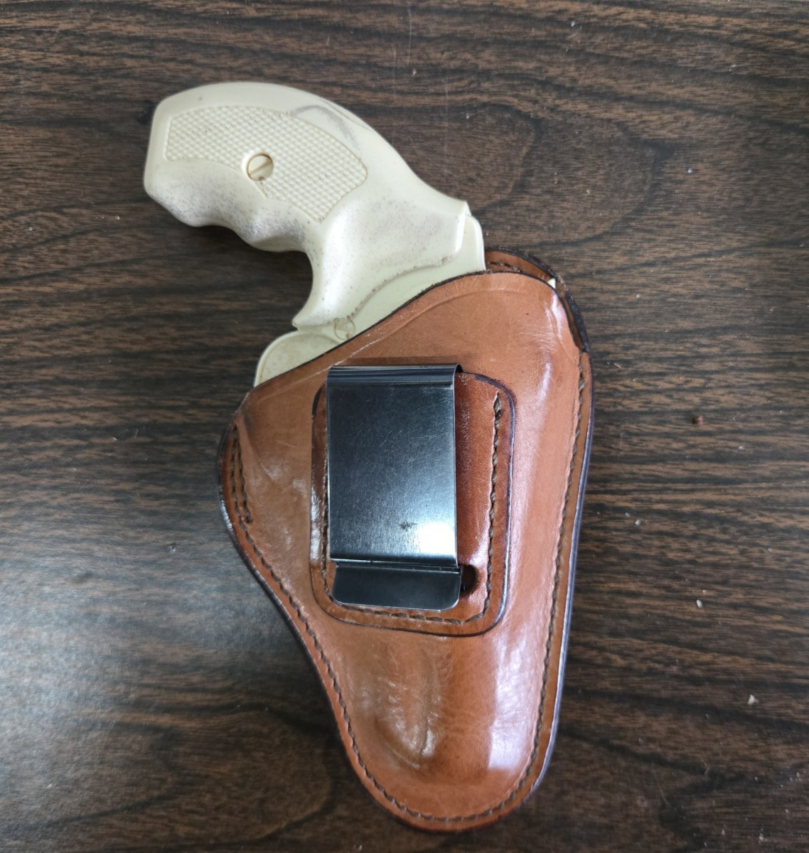 Bianchi IWB holster for J frame RH Pre-owned Nice leather Free shipping