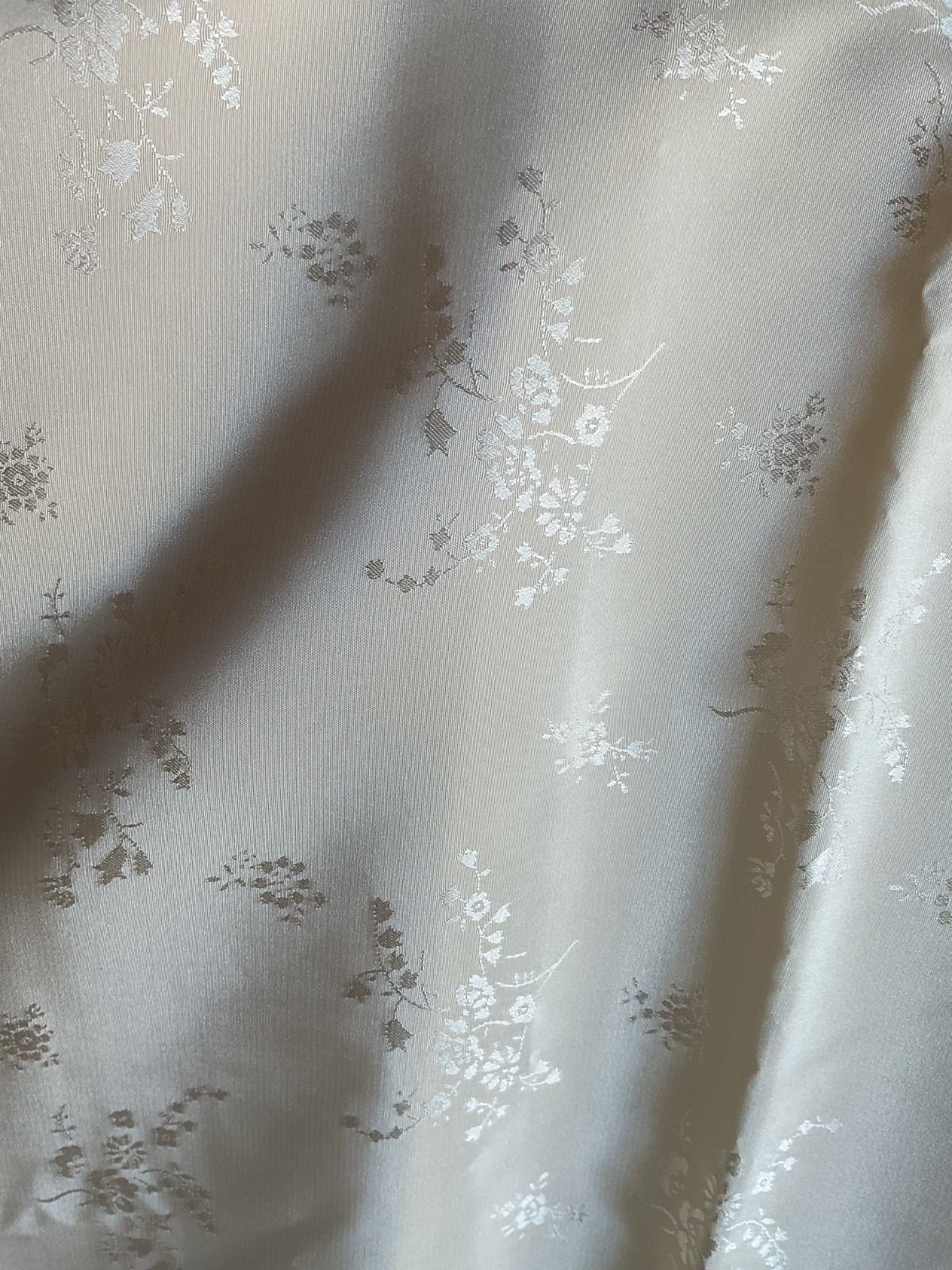 BEAUTIFUL VINTGE  100%  PURE SILK CHAMPAGNE COLOR FABRIC