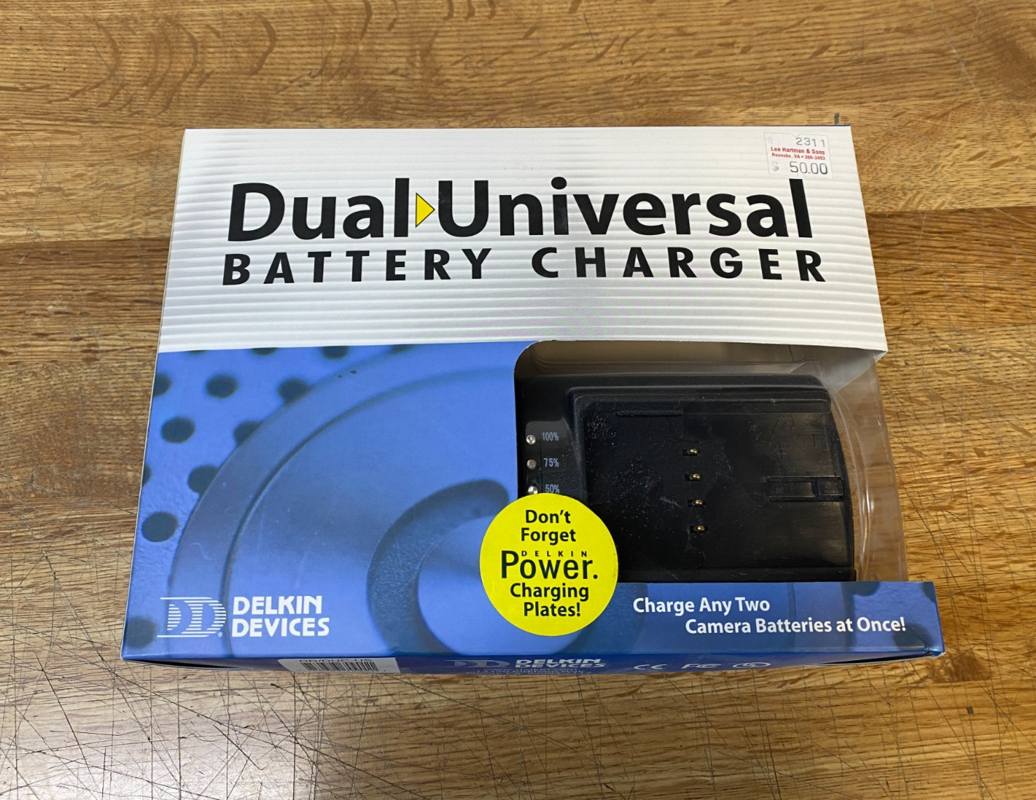 Delkin Devices Dual Universal Battery Charger