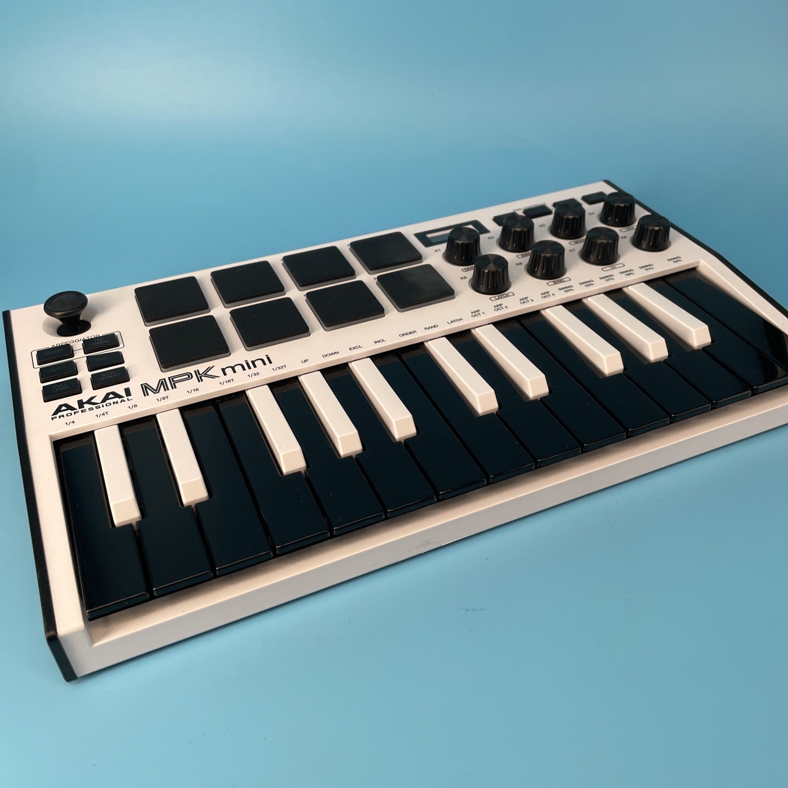 Akai Professional MPK Mini Keyboard And Pad Controller Special Edition White