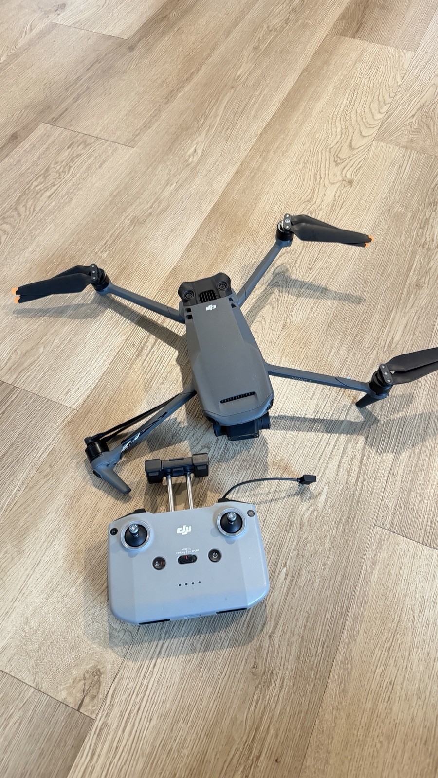 DJI Mavic 3 Drone FOR PARTS / REPAIR – Gimbal Issue + Broken Arms – Powers On