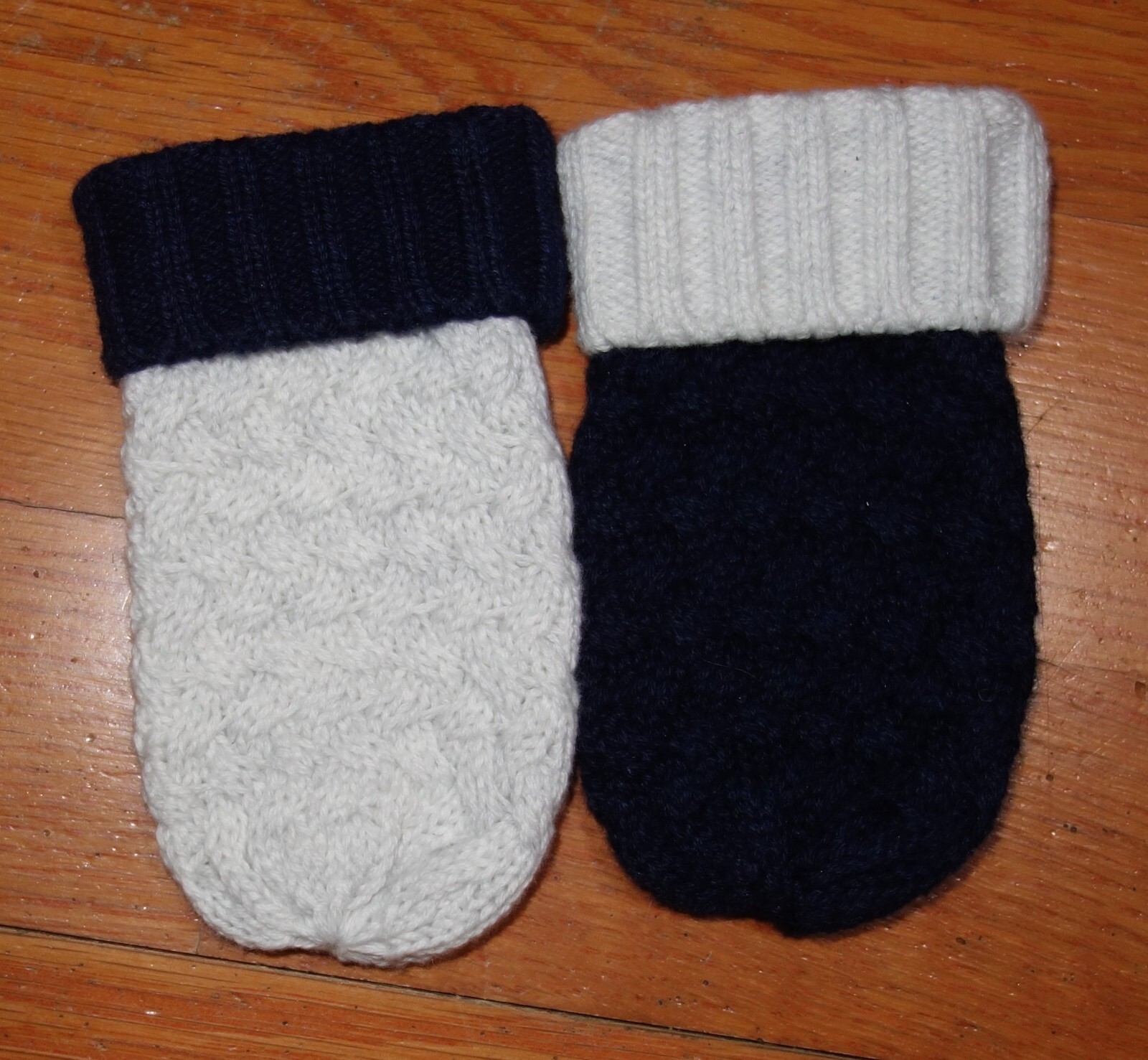White Company Opposite Color Navy & White Winter Mittens Infant/Baby 0-1 Year  