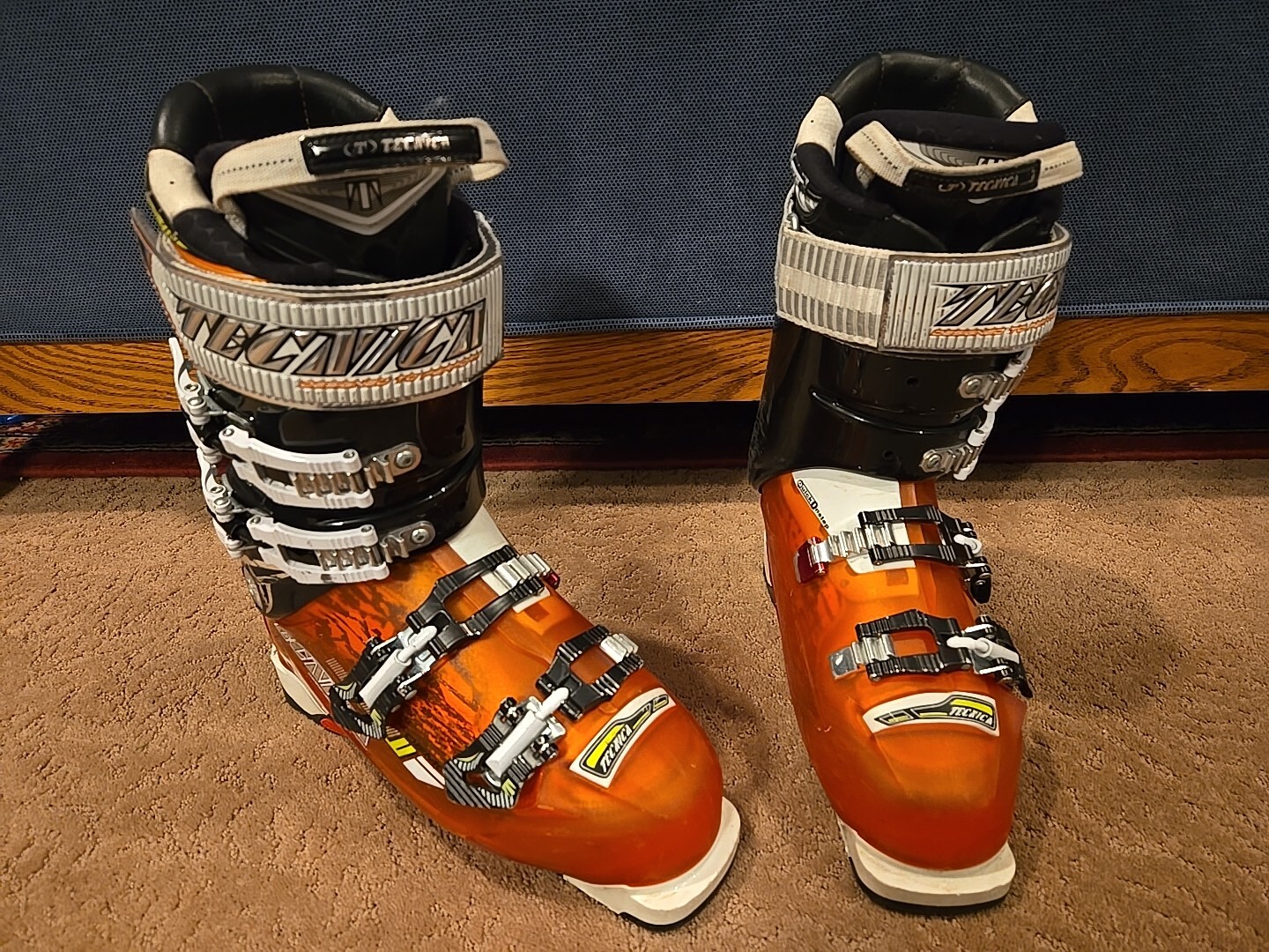 Tecnica Demon 130 Mondo 26.5 Ski Boots, Carbon Steel Power Chassis, Stiff Flex