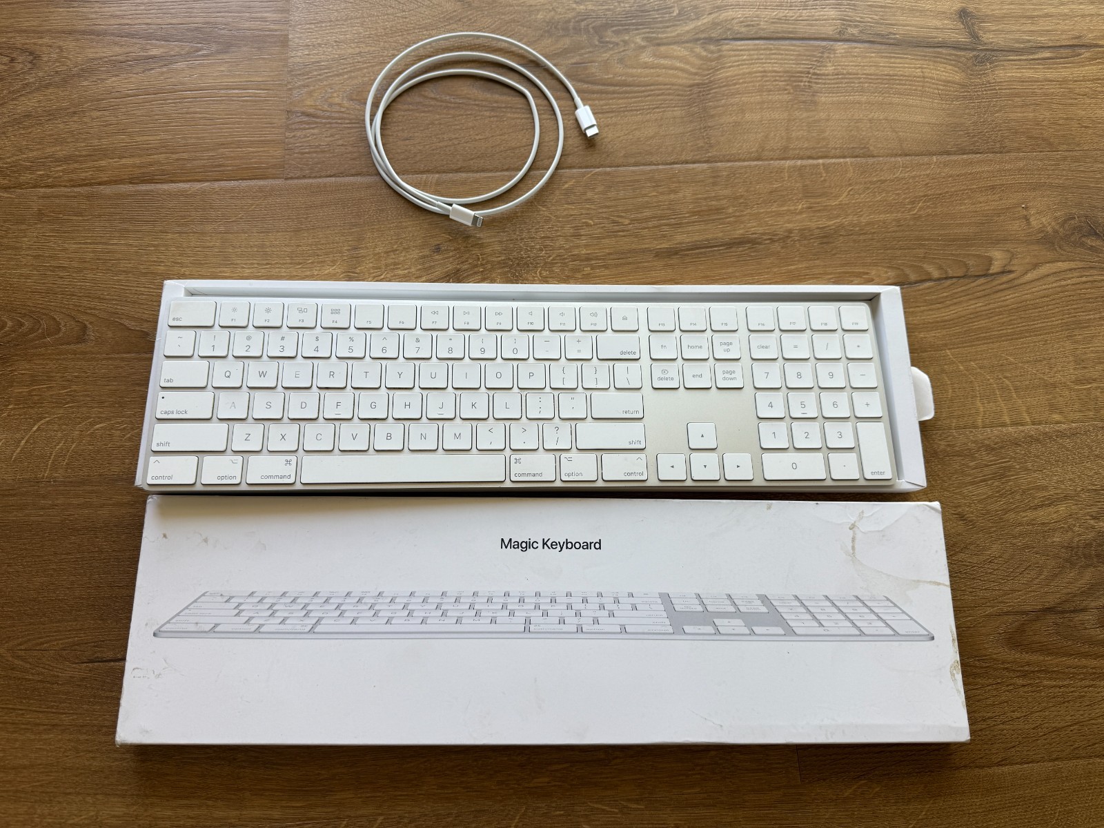Apple Magic Keyboard w/Numeric Keypad - issue w/QWERT Keys PARTS AS IS NO return