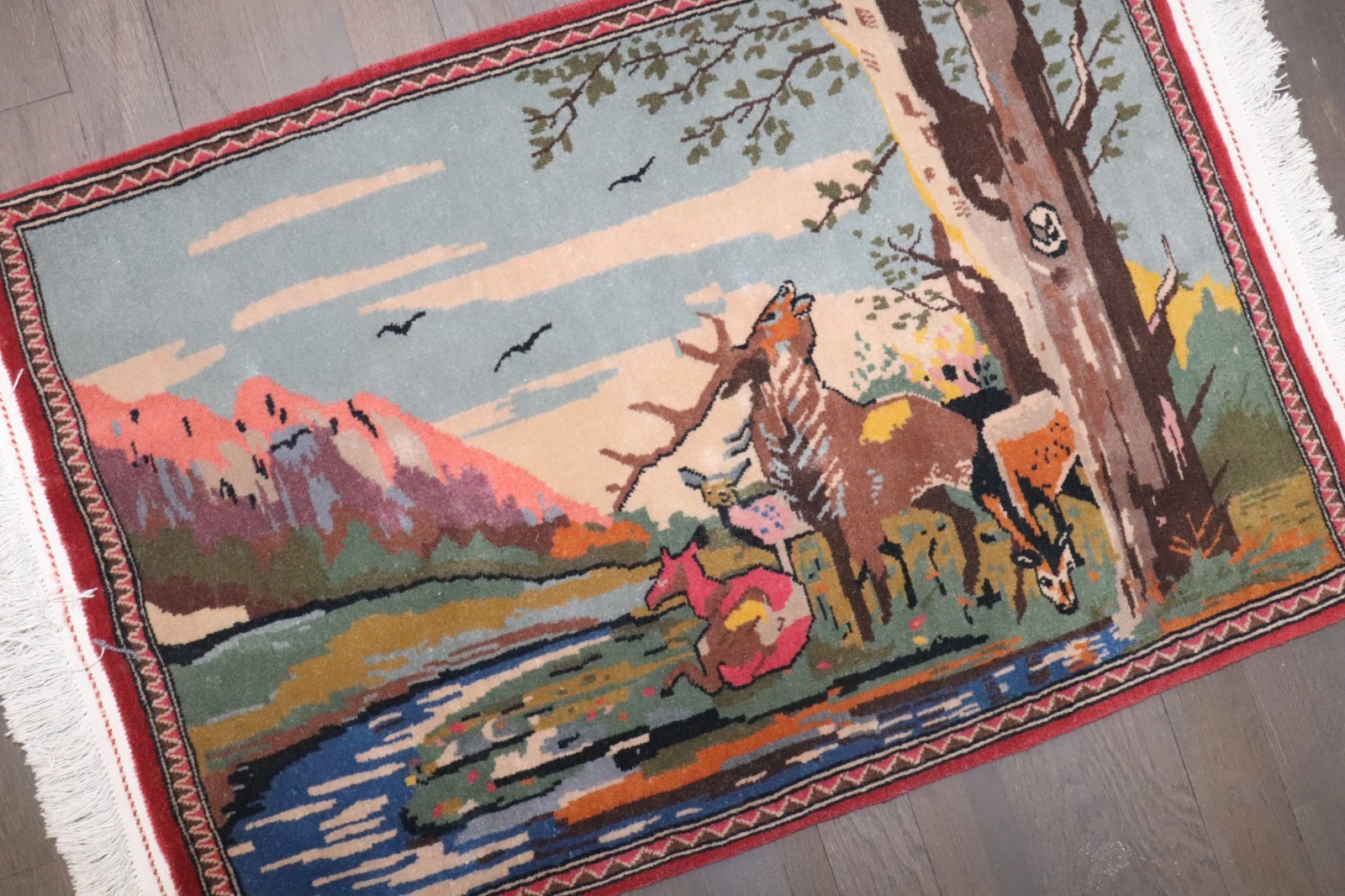 Vintage Pictorial Rug 1'8''x2'8''